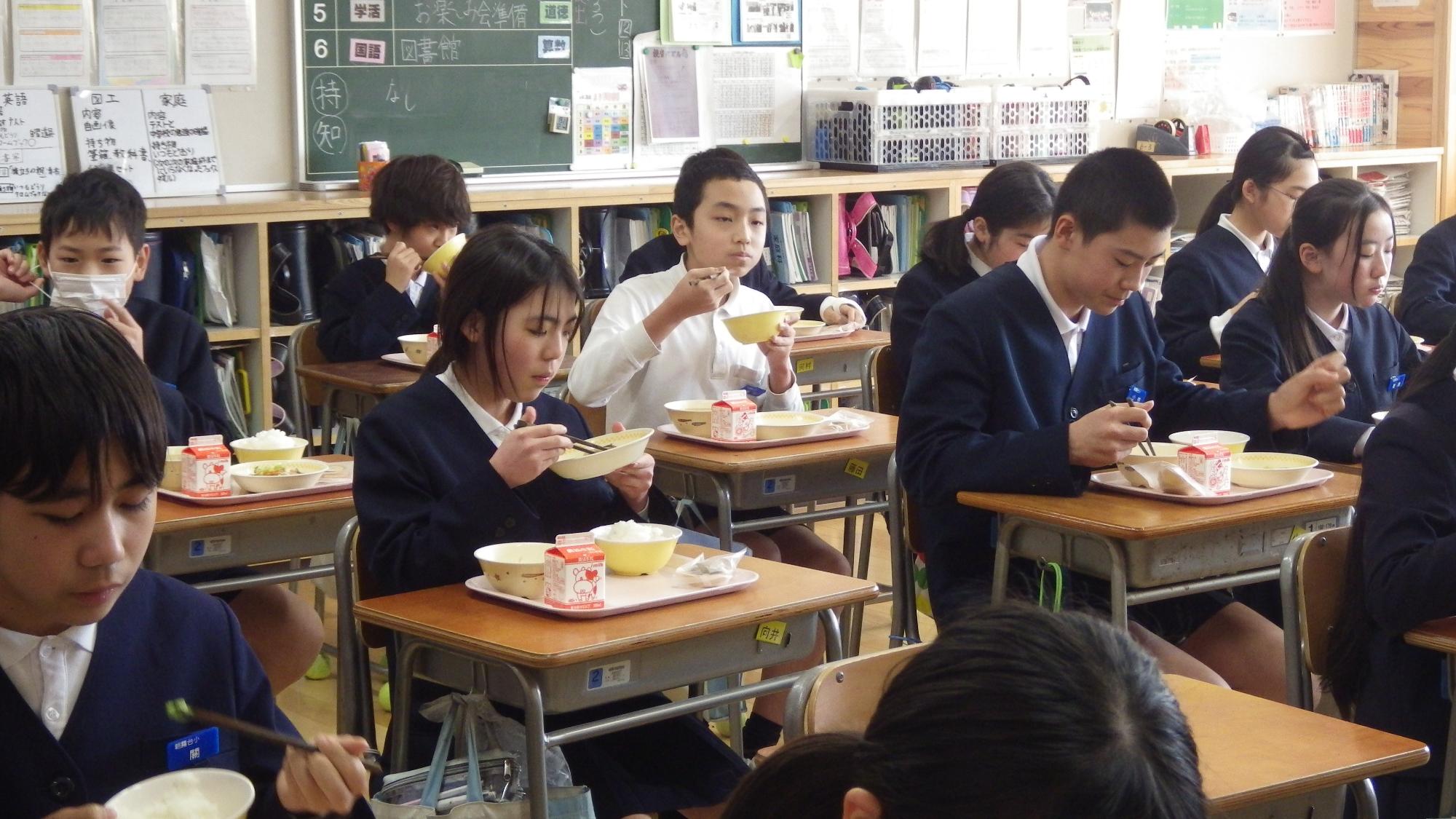 児童考案による地場産物を使った特別献立給食