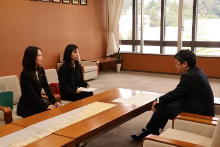 新国際交流員への辞令交付