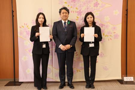 新国際交流員への辞令交付