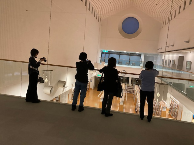 らいぶらりー・かふぇ「図書館で写真教室＆家族撮影会」