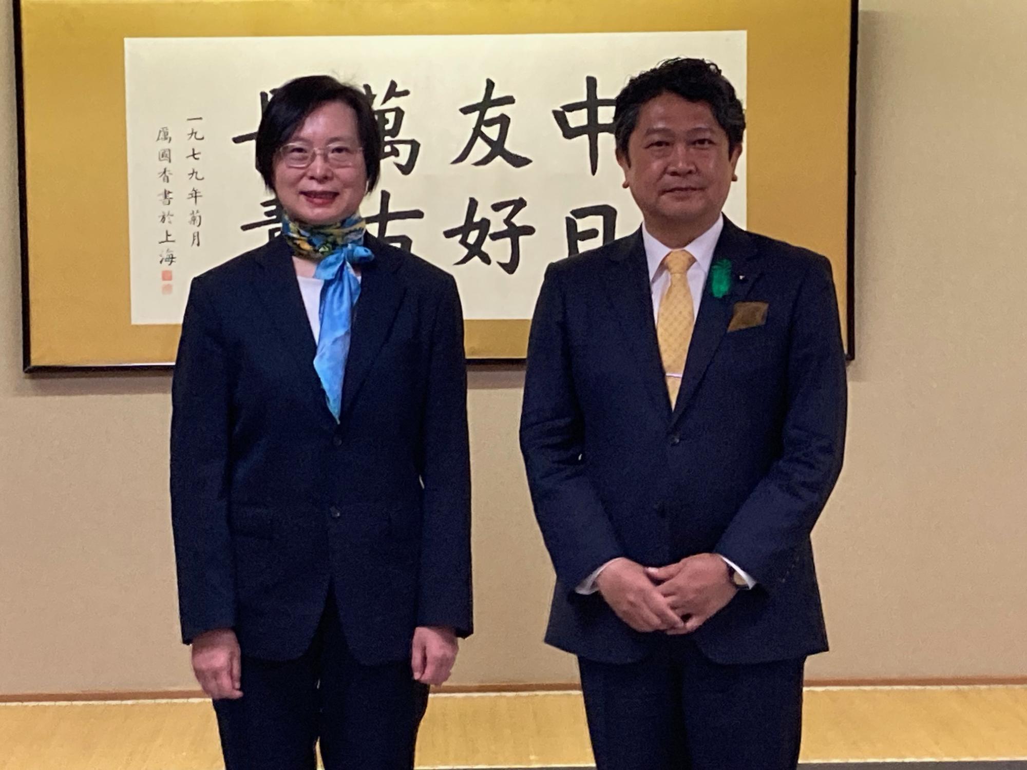 中華人民共和国駐名古屋総領事と市長の写真