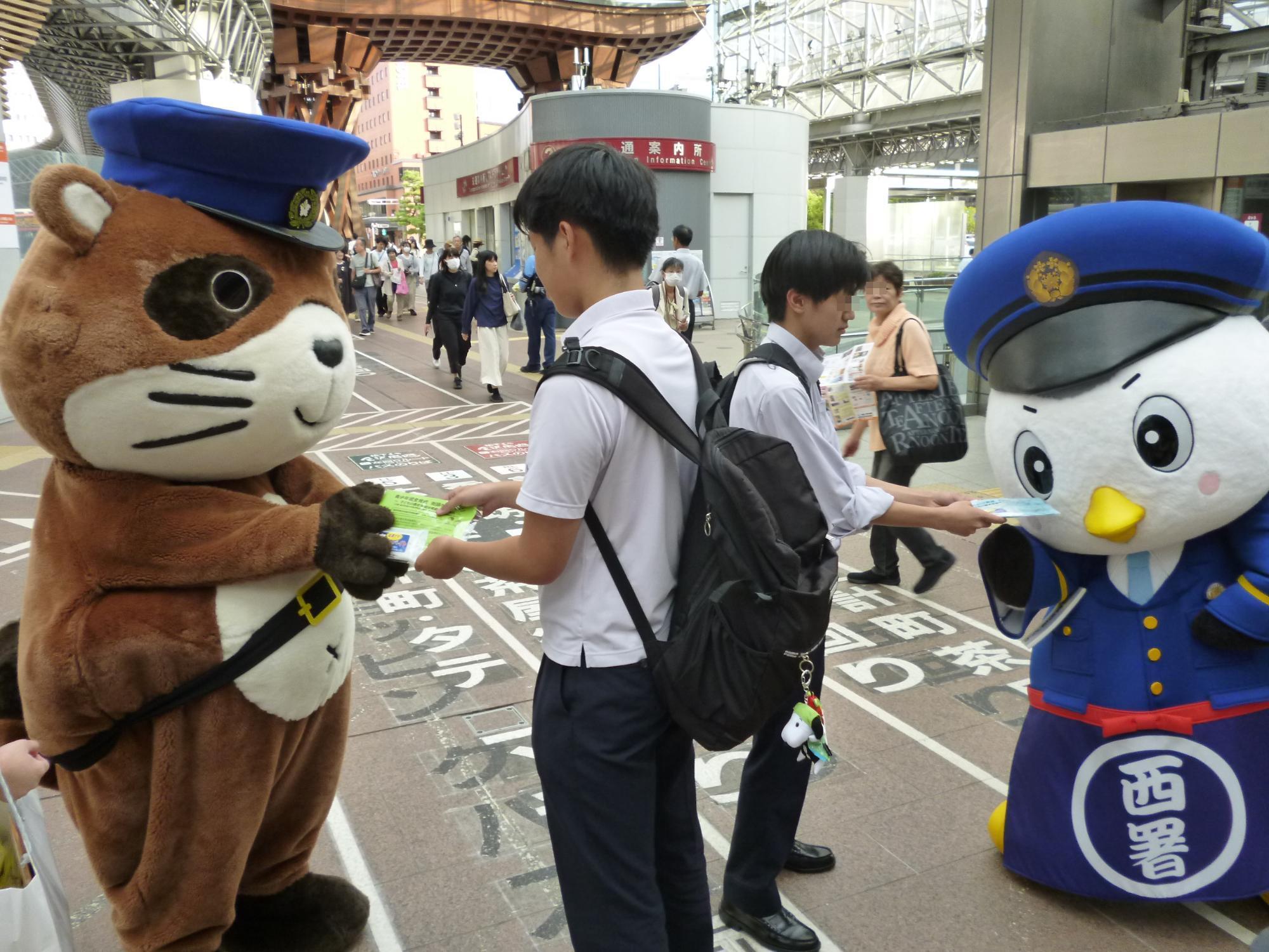 【金沢駅東口広場】