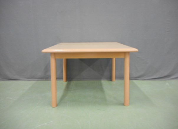 8.ダイニングテーブルの画像