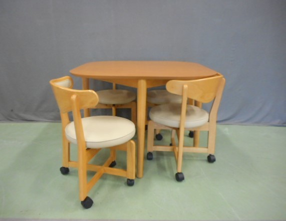 15.食卓テーブルセットの画像