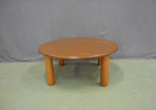 10.円形テーブルの画像