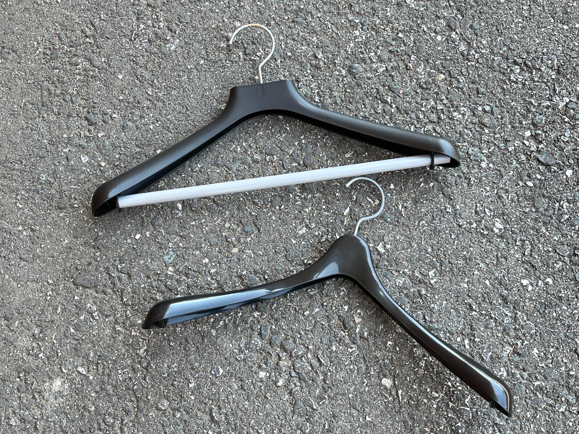 金属を含むハンガー