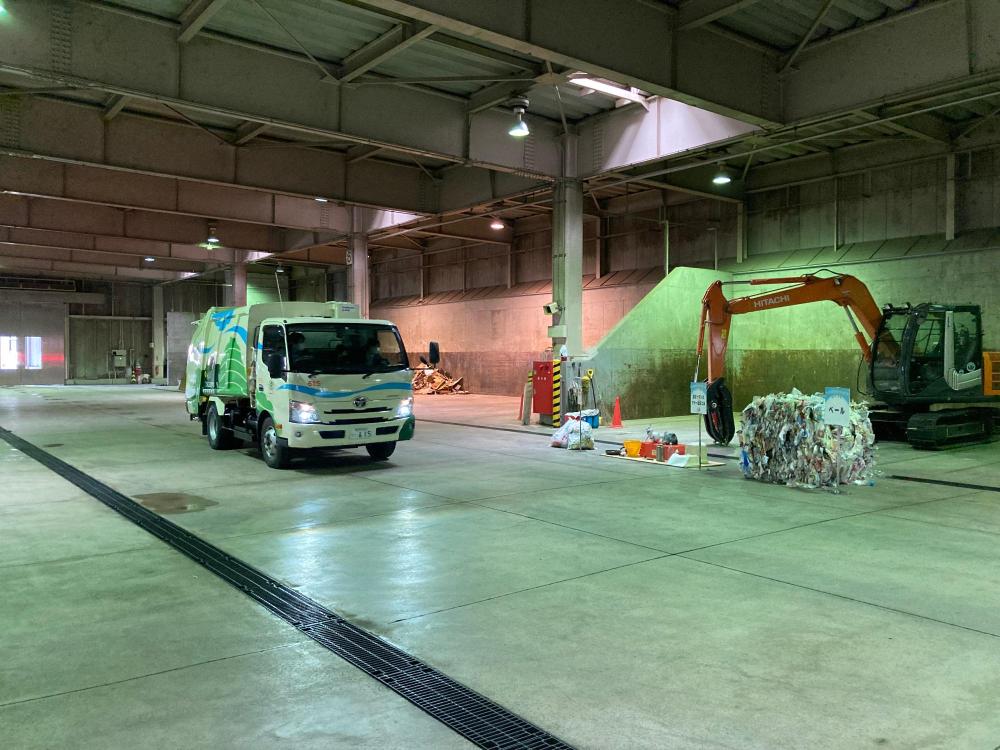 ごみ収集車の乗車体験