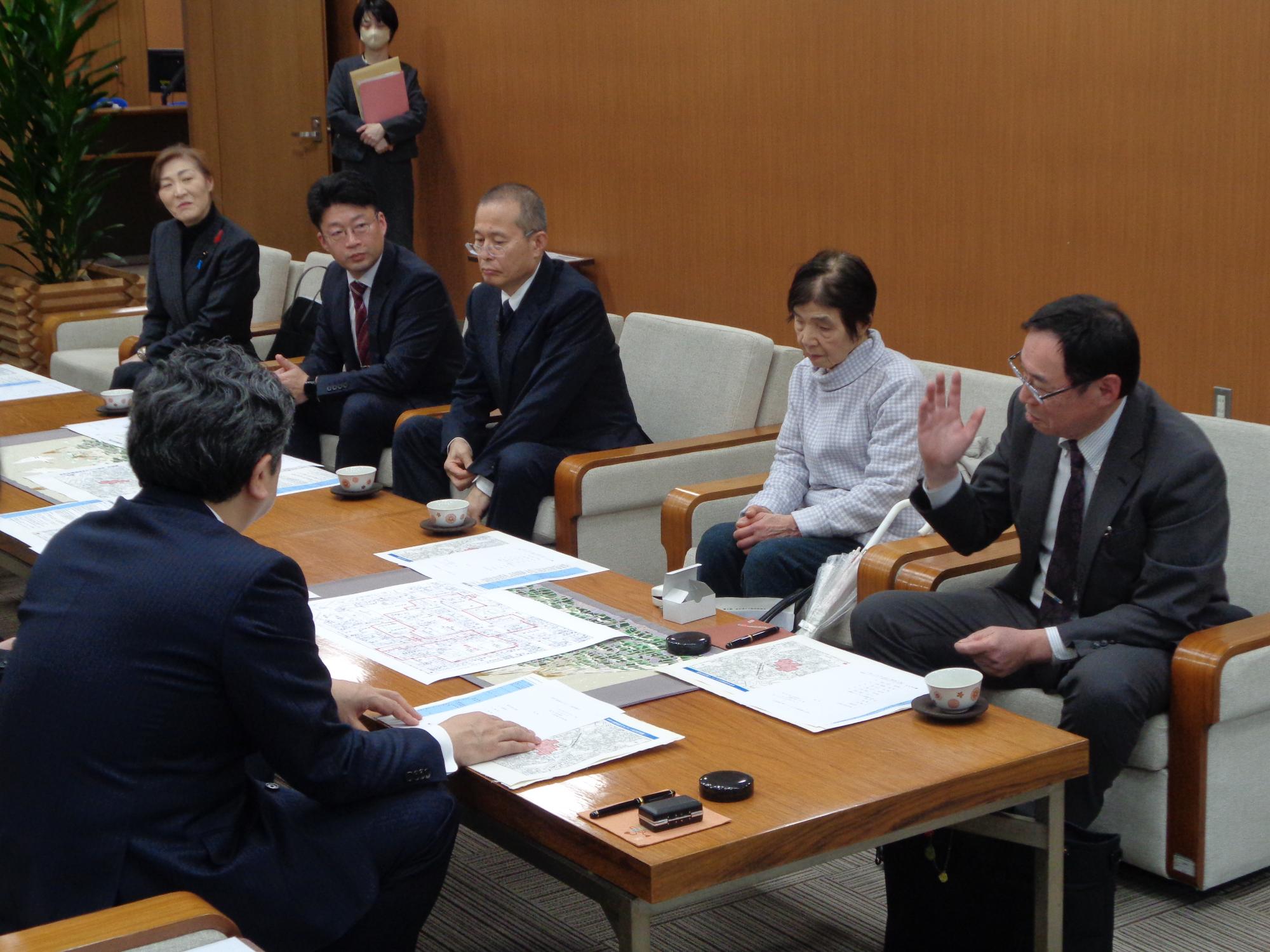 本町白銀地区まちづくり協定締結式様子