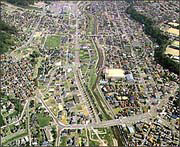 東部地域の道路や家屋を上空から撮影した写真