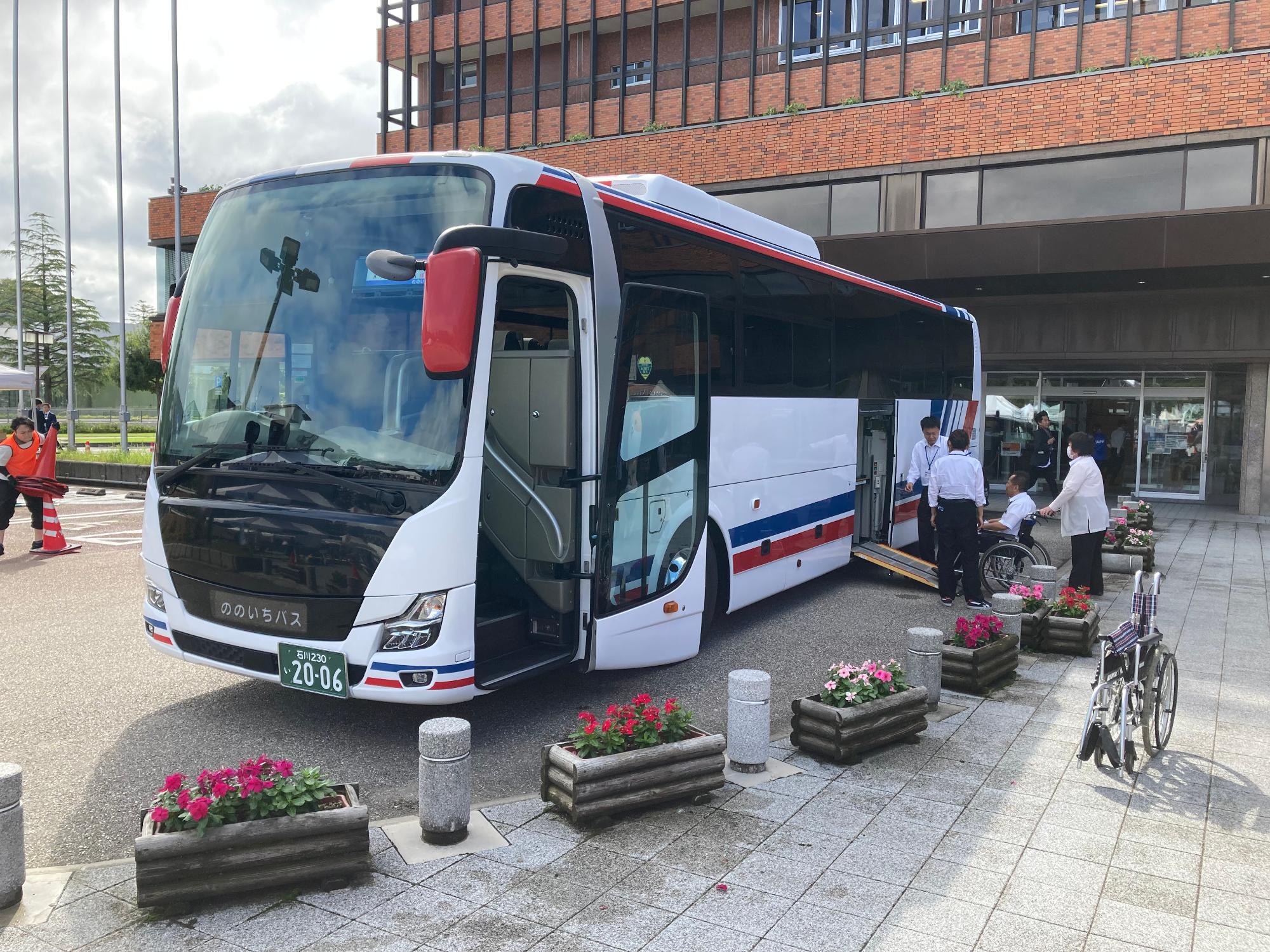 エレベーターバス