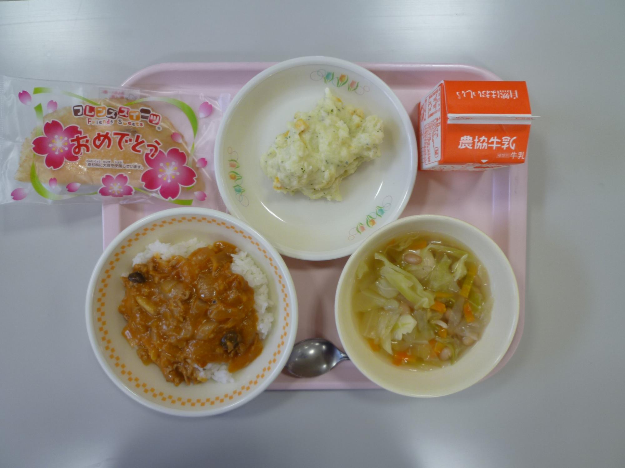 中学校給食の写真 入学進級お祝いの献立