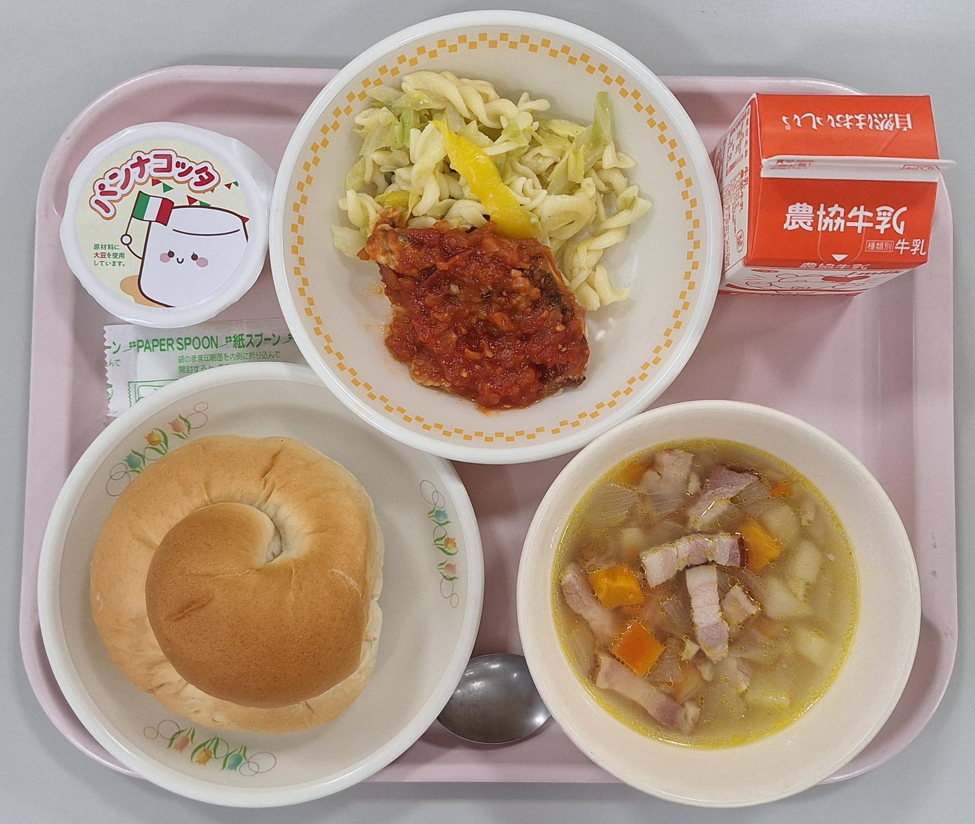 イタリアの献立（中学校）の写真