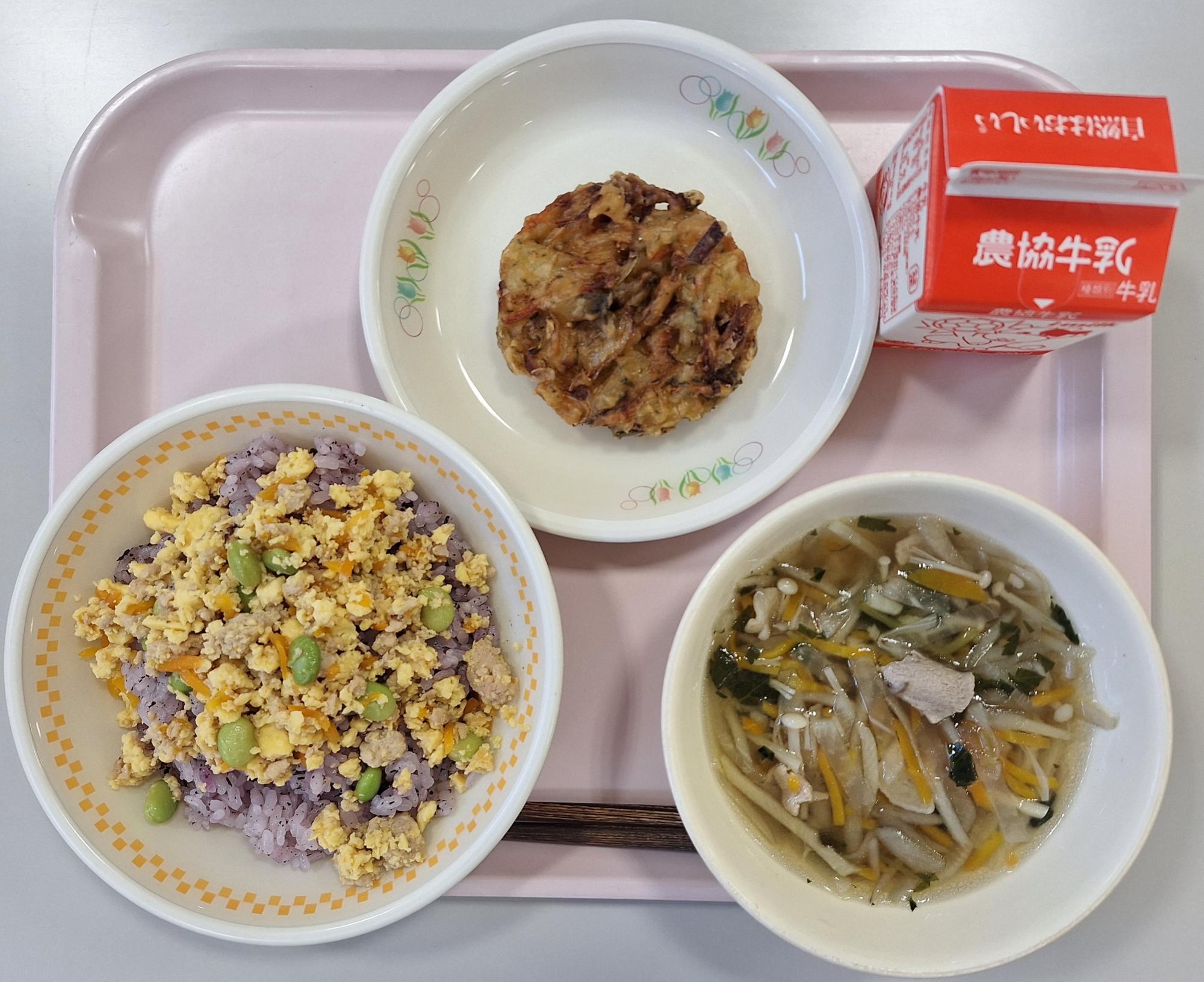 中学校給食の写真