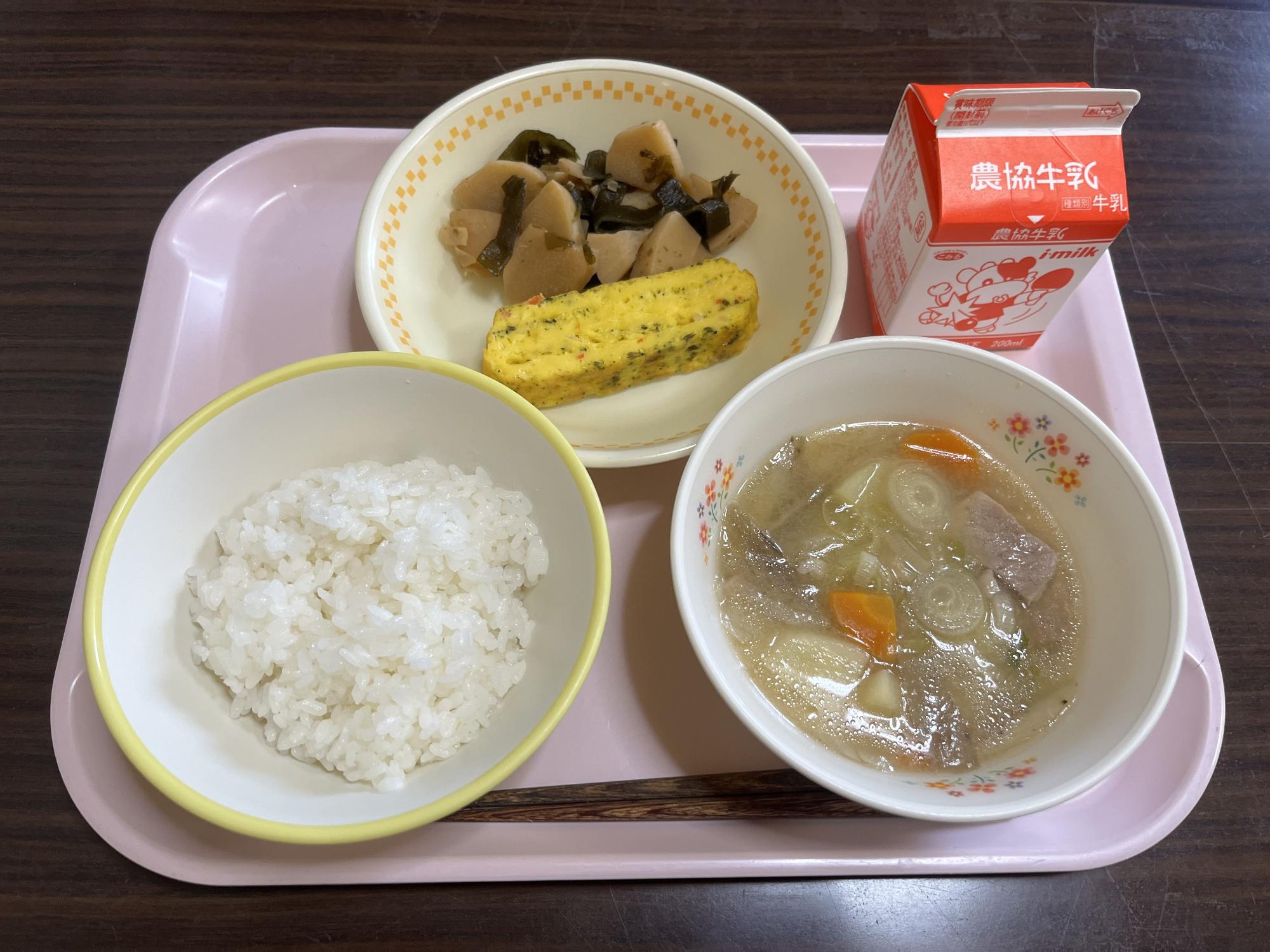小学校の郷土料理の献立の写真