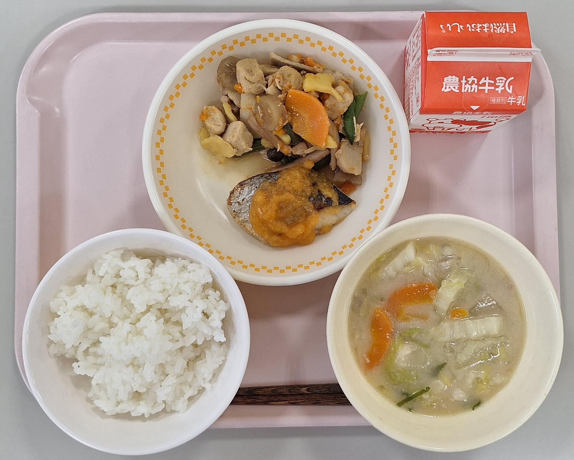 紅葉狩りの献立（中学校）の写真