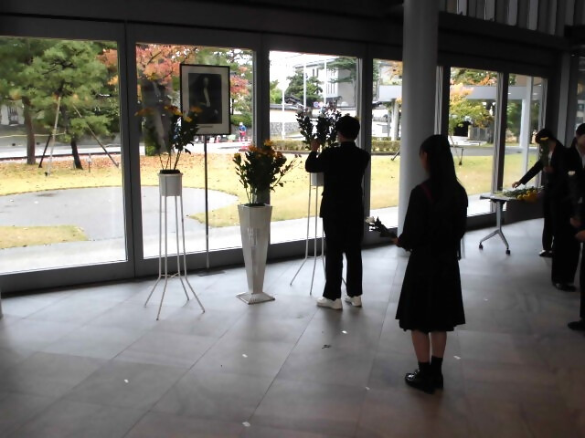 受賞者献花の様子