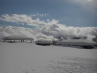 1月中旬頃の地面にかなりの量の積雪があるキゴ山の写真