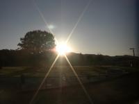 キゴ山からのぼる朝日の瞬間をとらえた写真の画像