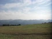 放牧場跡から南の方角に見える山々を撮った写真